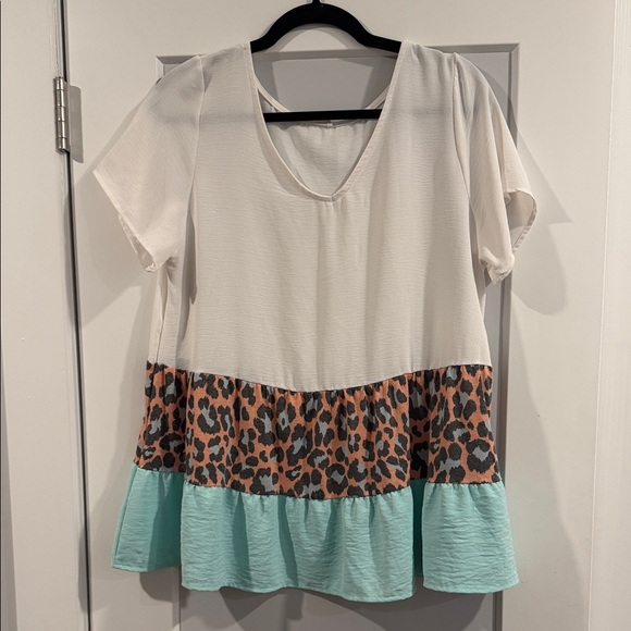 eesome Tops - Eesome Women's Color Block Leopard Print Top